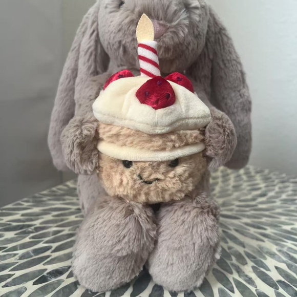 NWT JELLYCAT BASHFUL BEIGE BUNNY BIRTHDAY CAKE Authentic - Picture 2 of 5